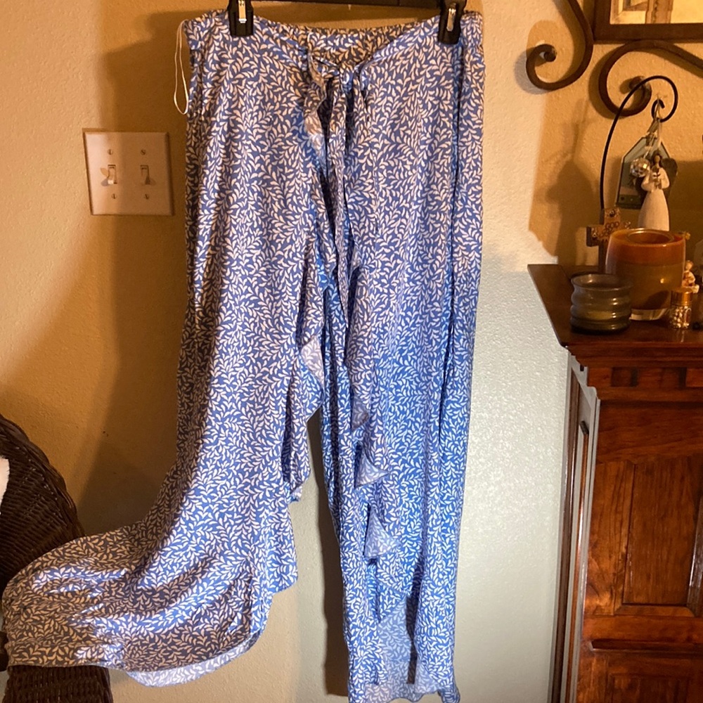 light blue & white wide leg, ruffled pants, size L, new w/tags